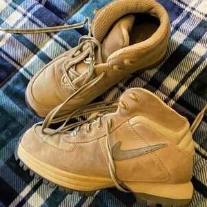 Vintage Women’s Nike ACG Hiking Boots Size 8